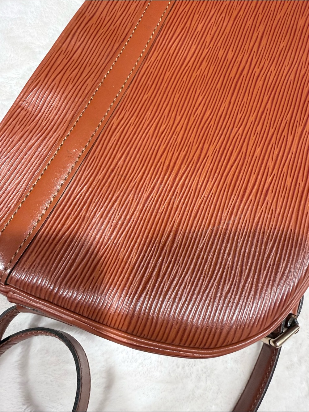 Vintage Louis Vuitton Epi Jeune Fille MM shoulder bag in Kenya Brown leather - Picture 6 of 10